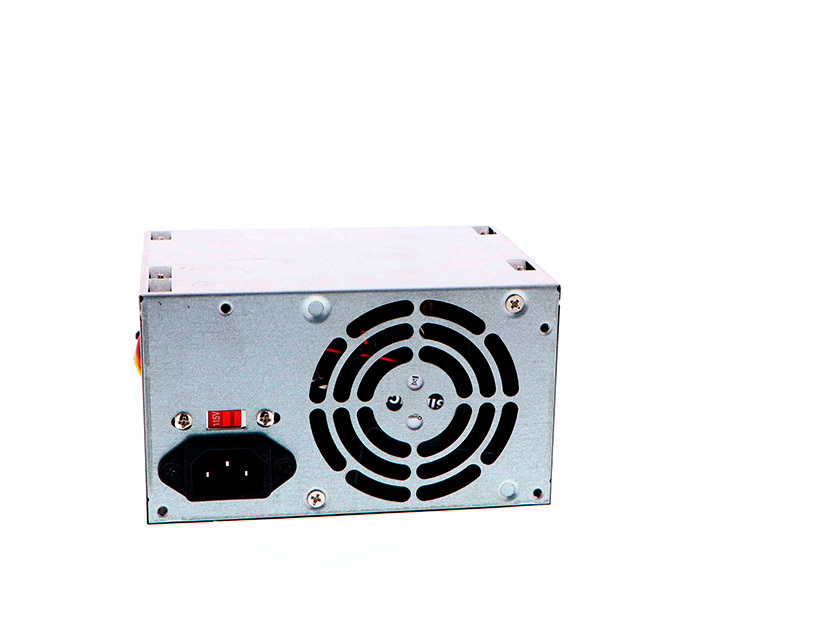 Fuente de poder de 500W con 2 conectores SATA XTECH - Imagen 3